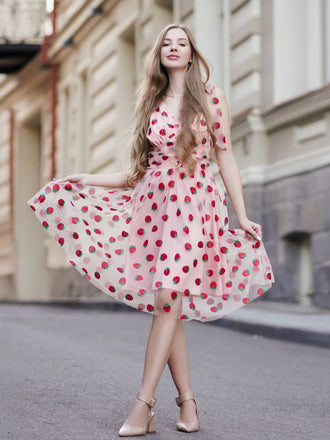 Rosa 1950er Erdbeer Netz Swing Kleid