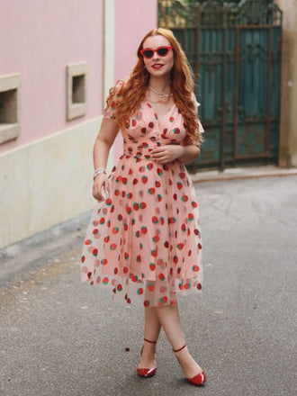 Rosa 1950er Erdbeer Netz Swing Kleid