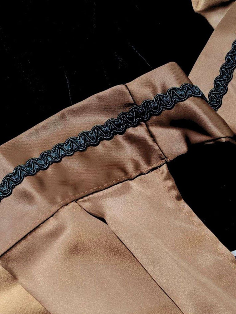 Braun 1950er Oktoberfest Dirndl Häkelsamt Kleid & Satin Plissiertes Schürze