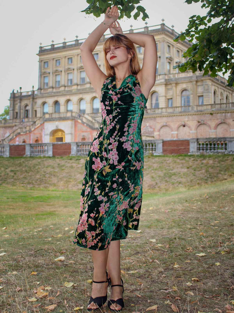 Grünes 1930er Kleid aus geblümtem Samt ohne Ärmel