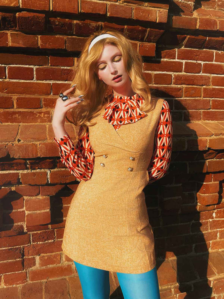 2 Stück orangefarbene Bluse aus den 1960er und Minikleid aus Tweed