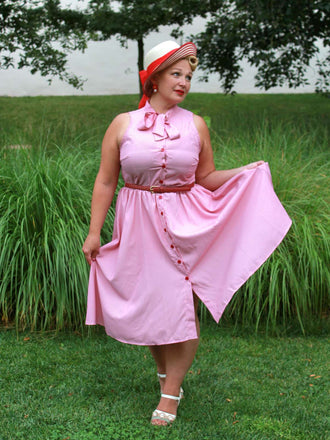 Rosa 1950er Nadelstreifen Krawattenkragen Kleid