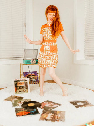 Multicolor 1960er Gänseblümchen Revers Gürtel Kleid