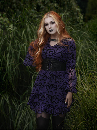 Lila 1960er Fledermäuse Masche Glockenärmel Kleid