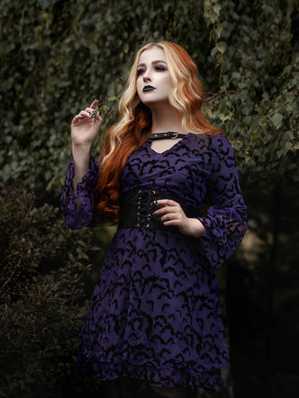 Lila 1960er Fledermäuse Masche Glockenärmel Kleid