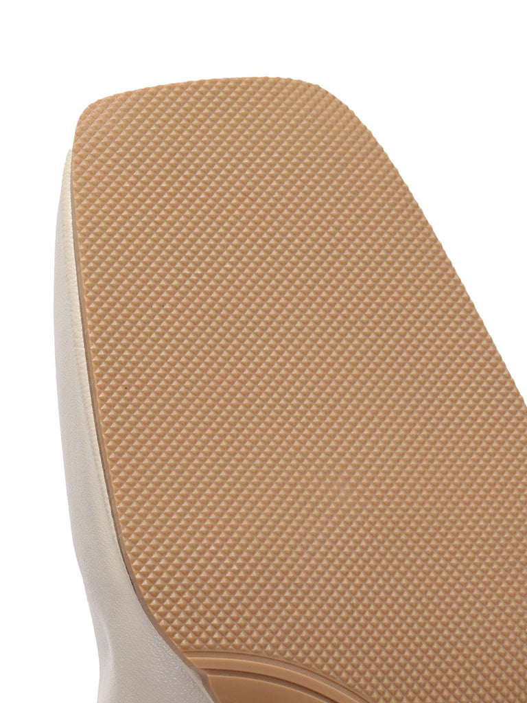 Weiße Lederstiefel mit quadratischer Spitze und Absatz
